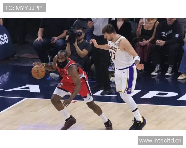 船记：28胜18负的湖人赛季净胜分-29 而22胜24负的快船净胜分-4